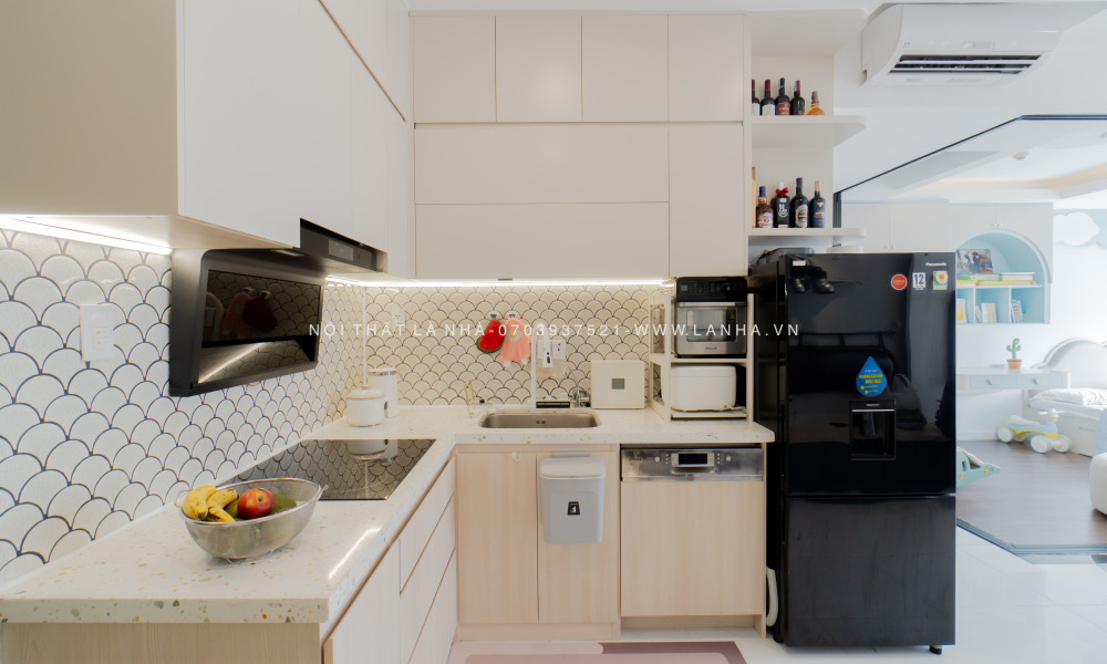 Mau Tu Bep Dep 16 Tủ bếp chữ L phong cách hiện đại của Căn hộ chung cư Safira
