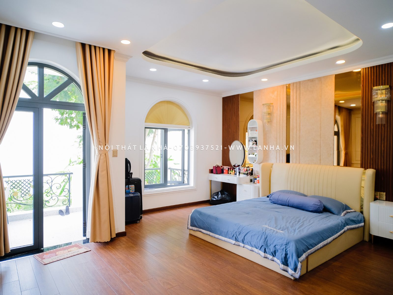 Phòng ngủ rộng rãi, tràn ngập ánh sáng tự nhiên