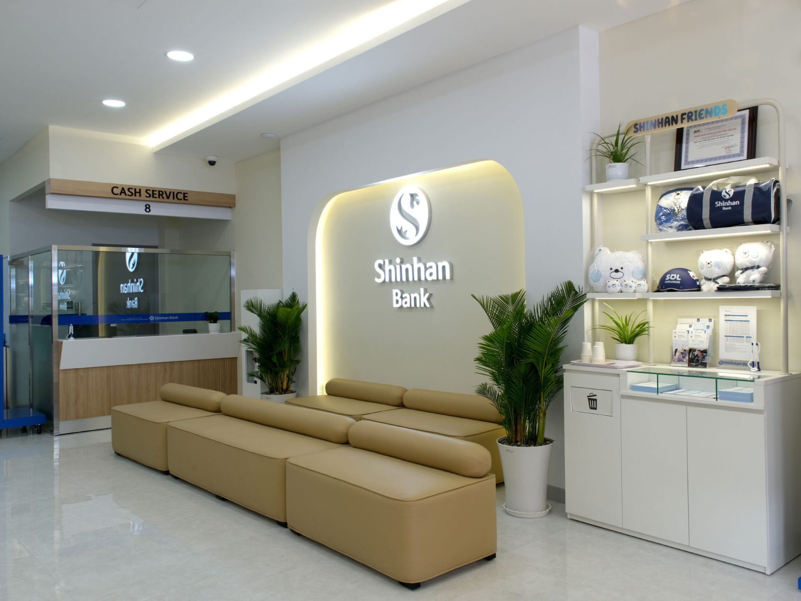 Dự án Shinhan Bank Bình Tân do Crystal design - TPL thiết kế thi công (Nguồn: Sưu tầm)